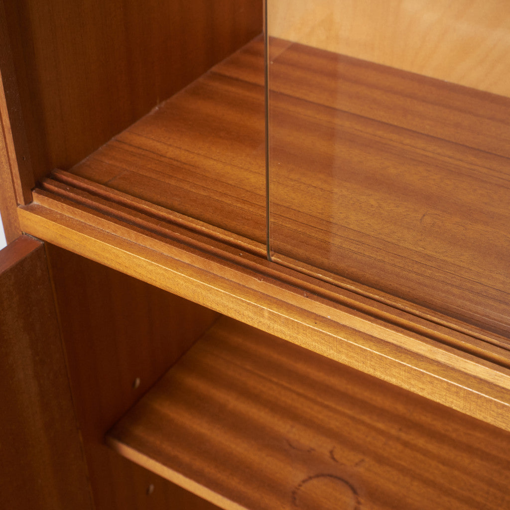 Cumbrae ヴィンテージ ガラスキャビネット