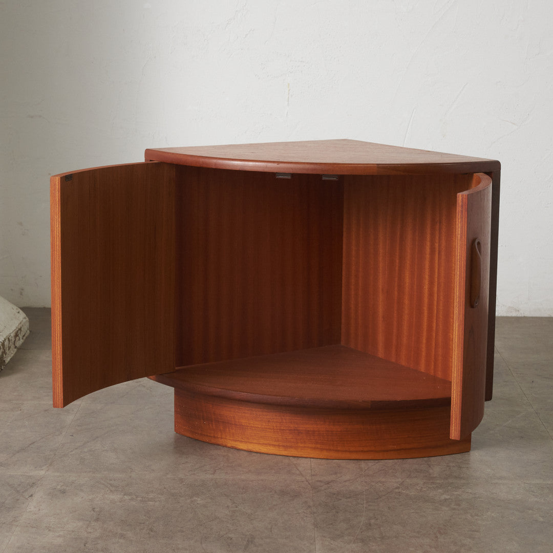 Fresco 凸型コーナーローキャビネット