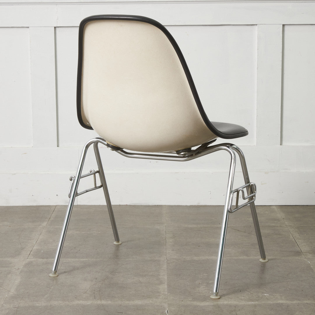 サイドシェルチェア スタッキングベース