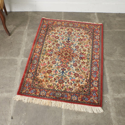 イラン産 ウール製 絨毯