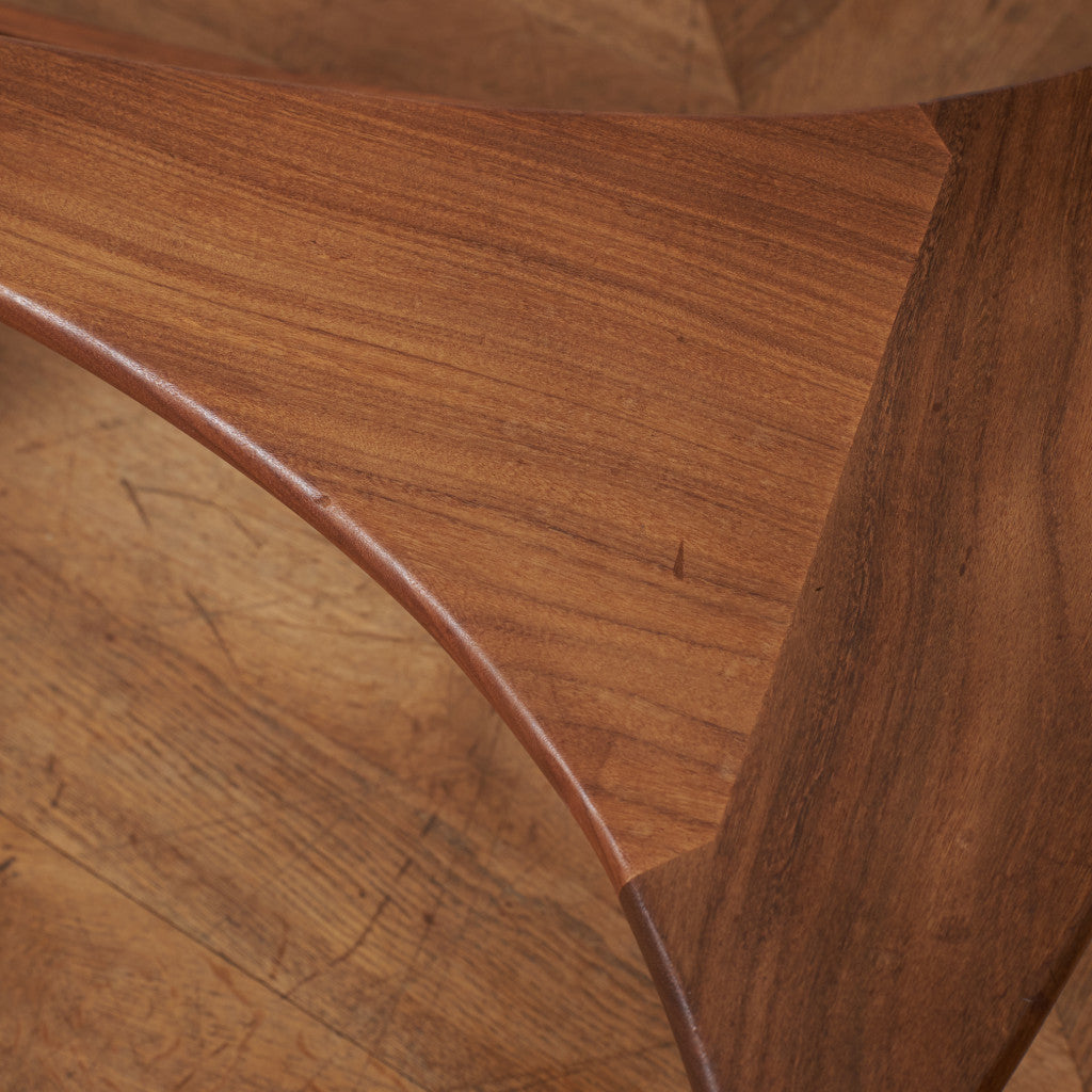 astro オーバルコーヒーテーブル