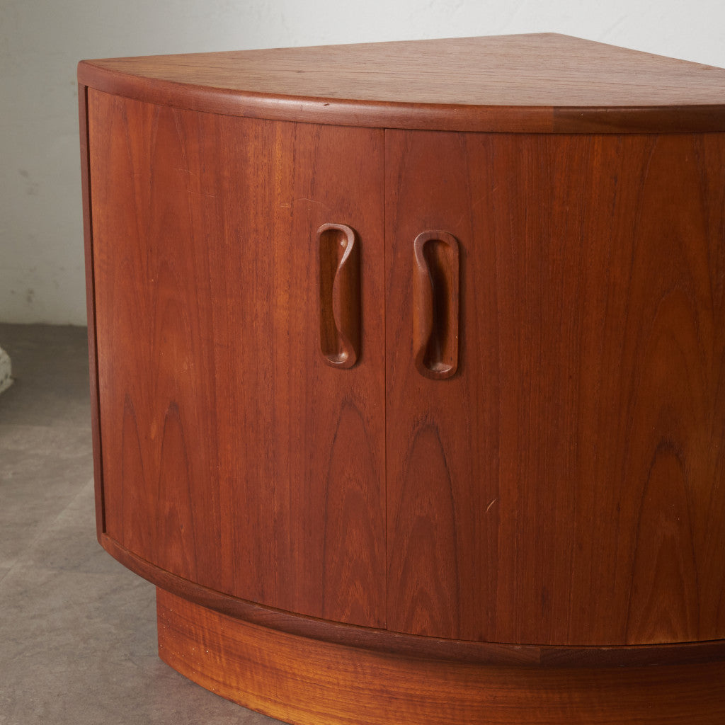 Fresco 凸型コーナーローキャビネット