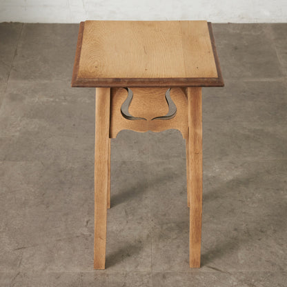 英国アンティーク アーツアンドクラフツ様式 オーク材 サイドテーブル