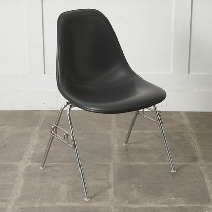 サイドシェルチェア スタッキングベース