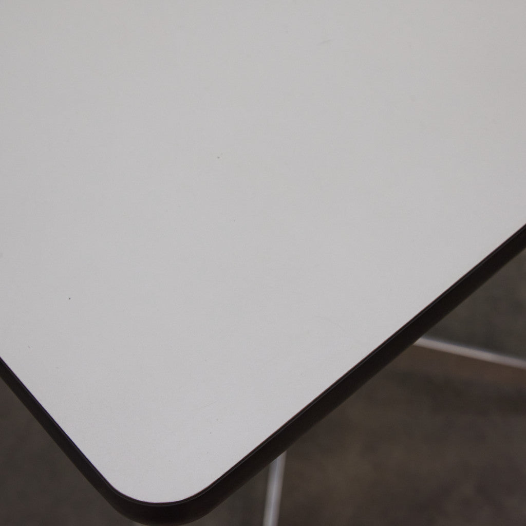 イームズ コントラクトベース テーブル