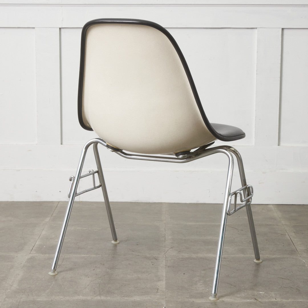 サイドシェルチェア スタッキングベース