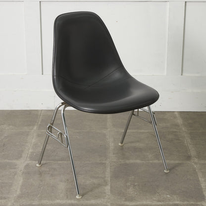 サイドシェルチェア スタッキングベース