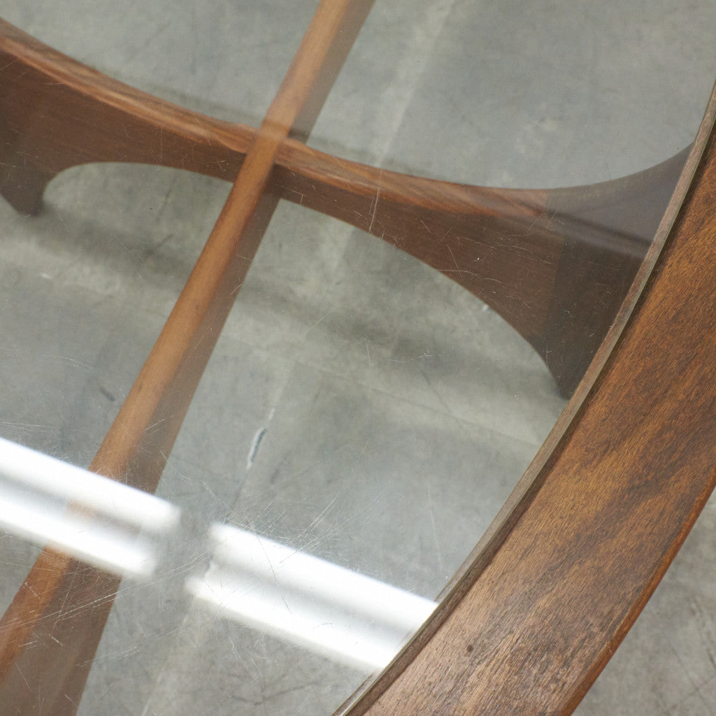 astro オーバルコーヒーテーブル