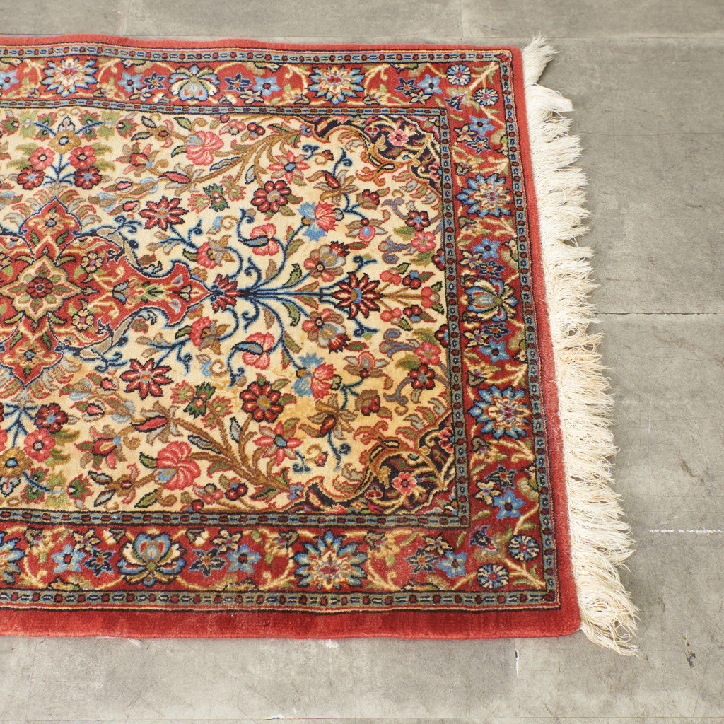 イラン産 ウール製 絨毯