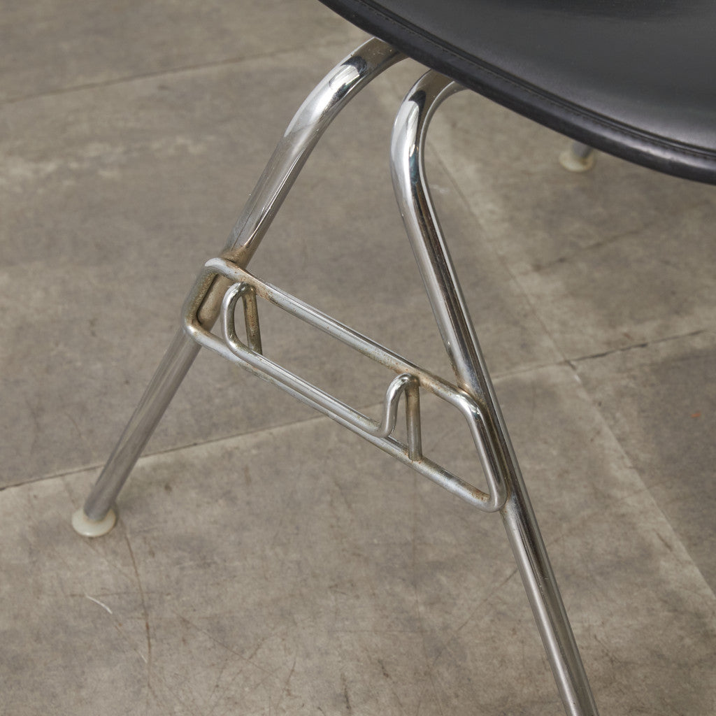 サイドシェルチェア スタッキングベース