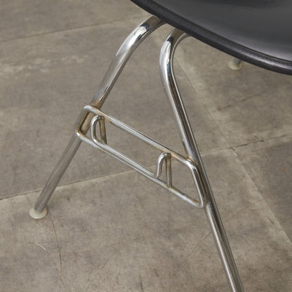 サイドシェルチェア スタッキングベース