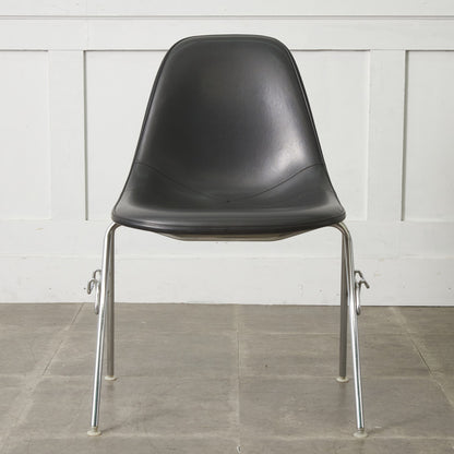 サイドシェルチェア スタッキングベース