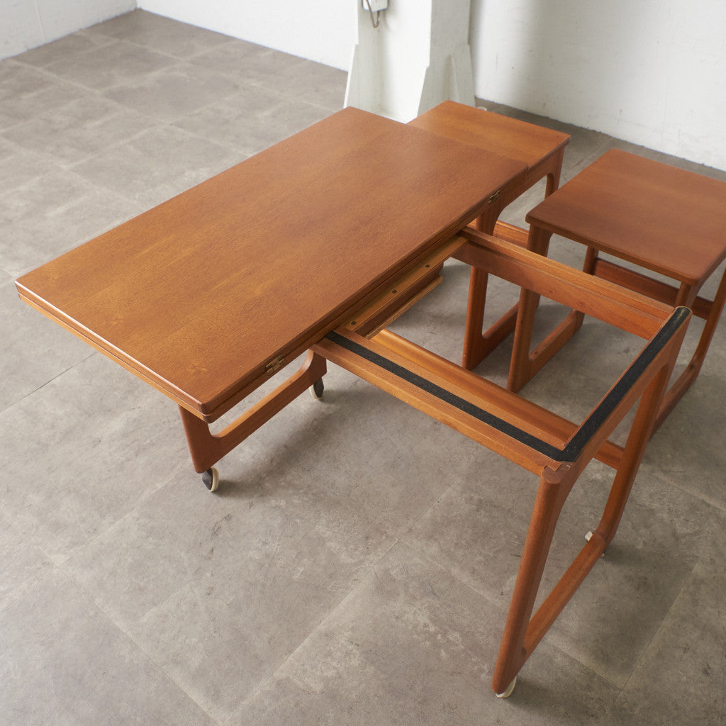 ヴィンテージ 拡張式天板付き ネストテーブル
