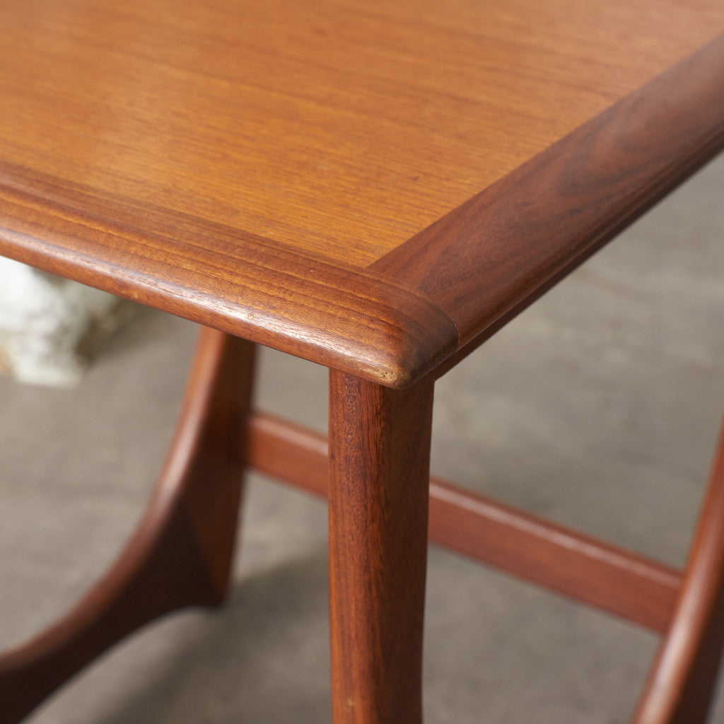 Astro セラミックタイルトップ ネストテーブル