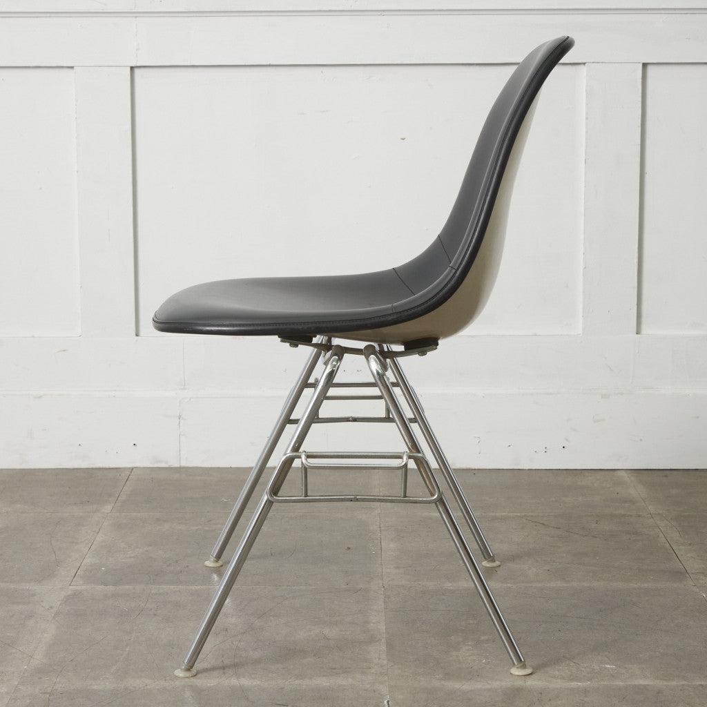 サイドシェルチェア スタッキングベース