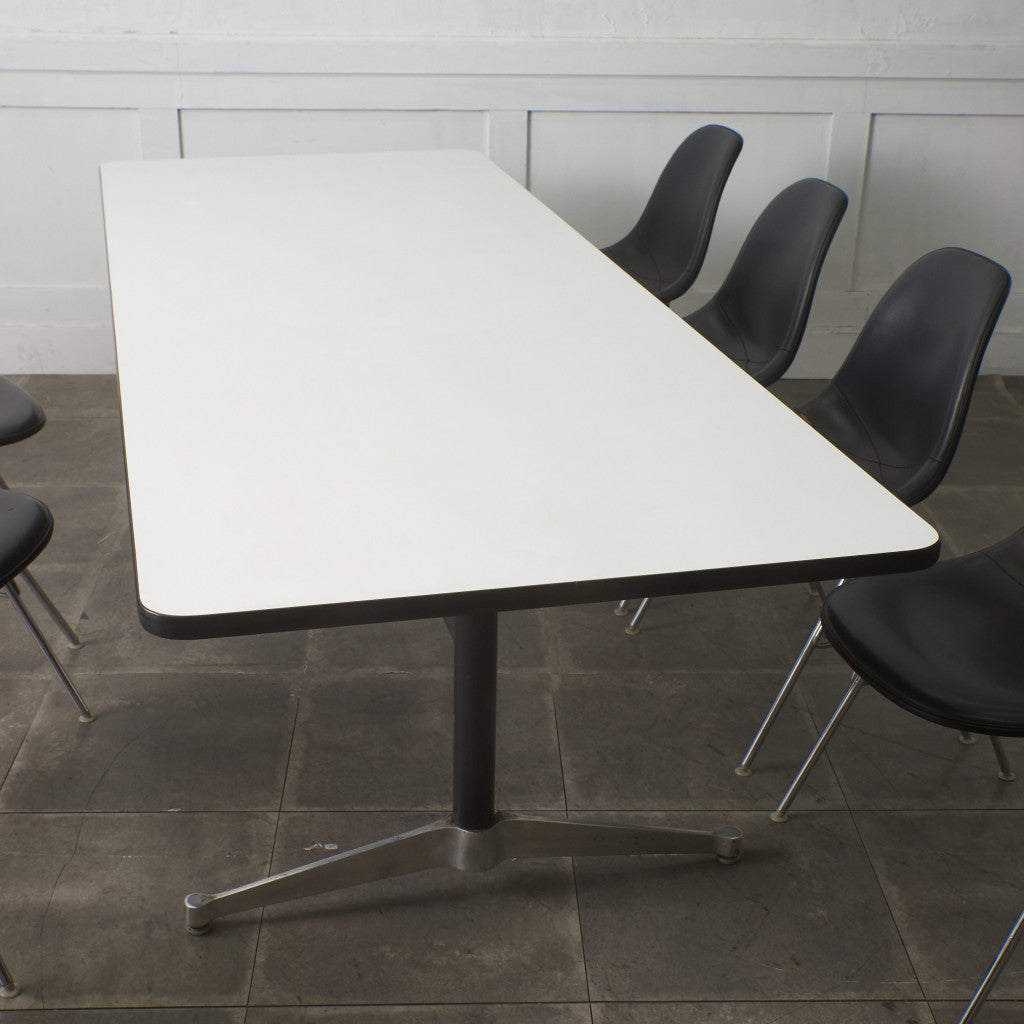 イームズ コントラクトベース ミーティングテーブル