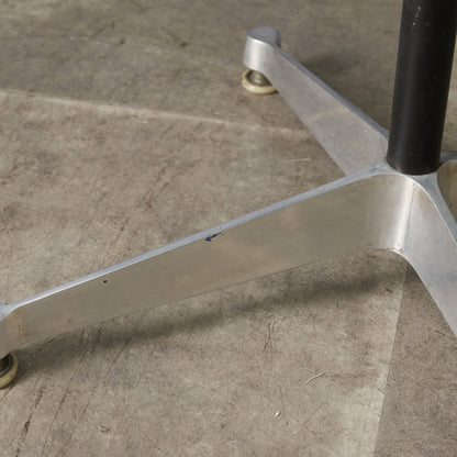 イームズ コントラクトベース テーブル