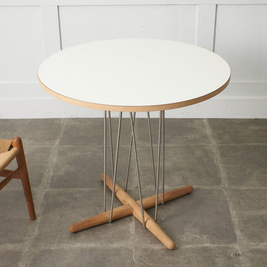 Embrace テーブル E020