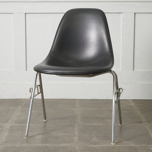 サイドシェルチェア スタッキングベース