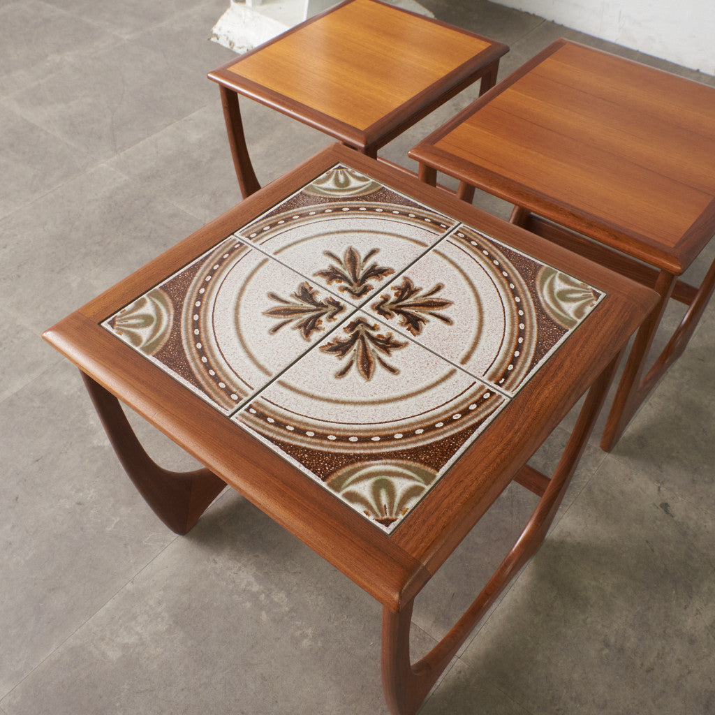 Astro セラミックタイルトップ ネストテーブル