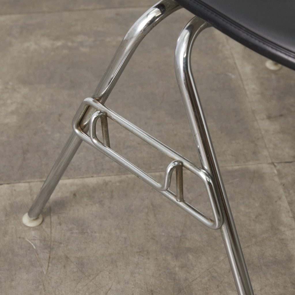 サイドシェルチェア スタッキングベース