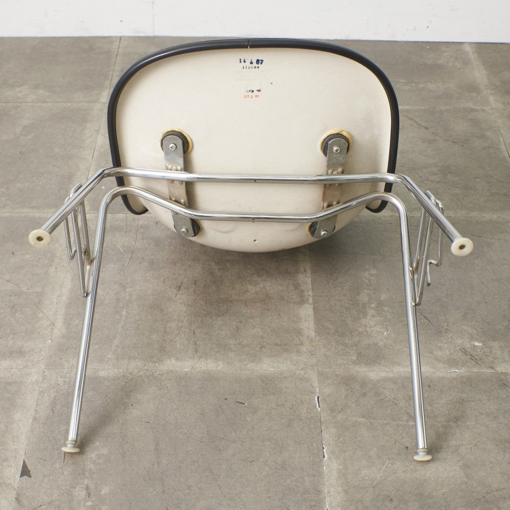 サイドシェルチェア スタッキングベース