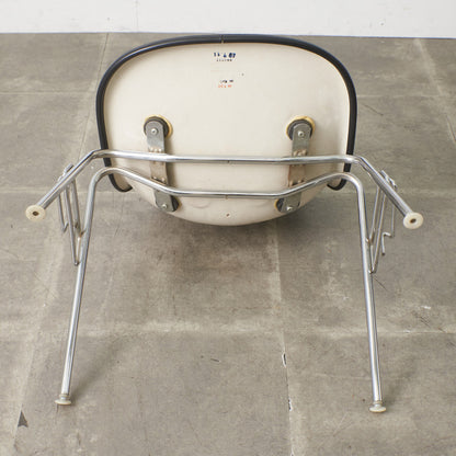 サイドシェルチェア スタッキングベース