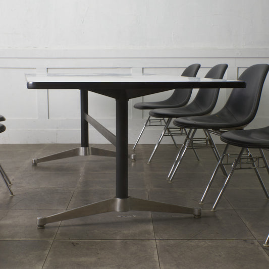 イームズ コントラクトベース ミーティングテーブル