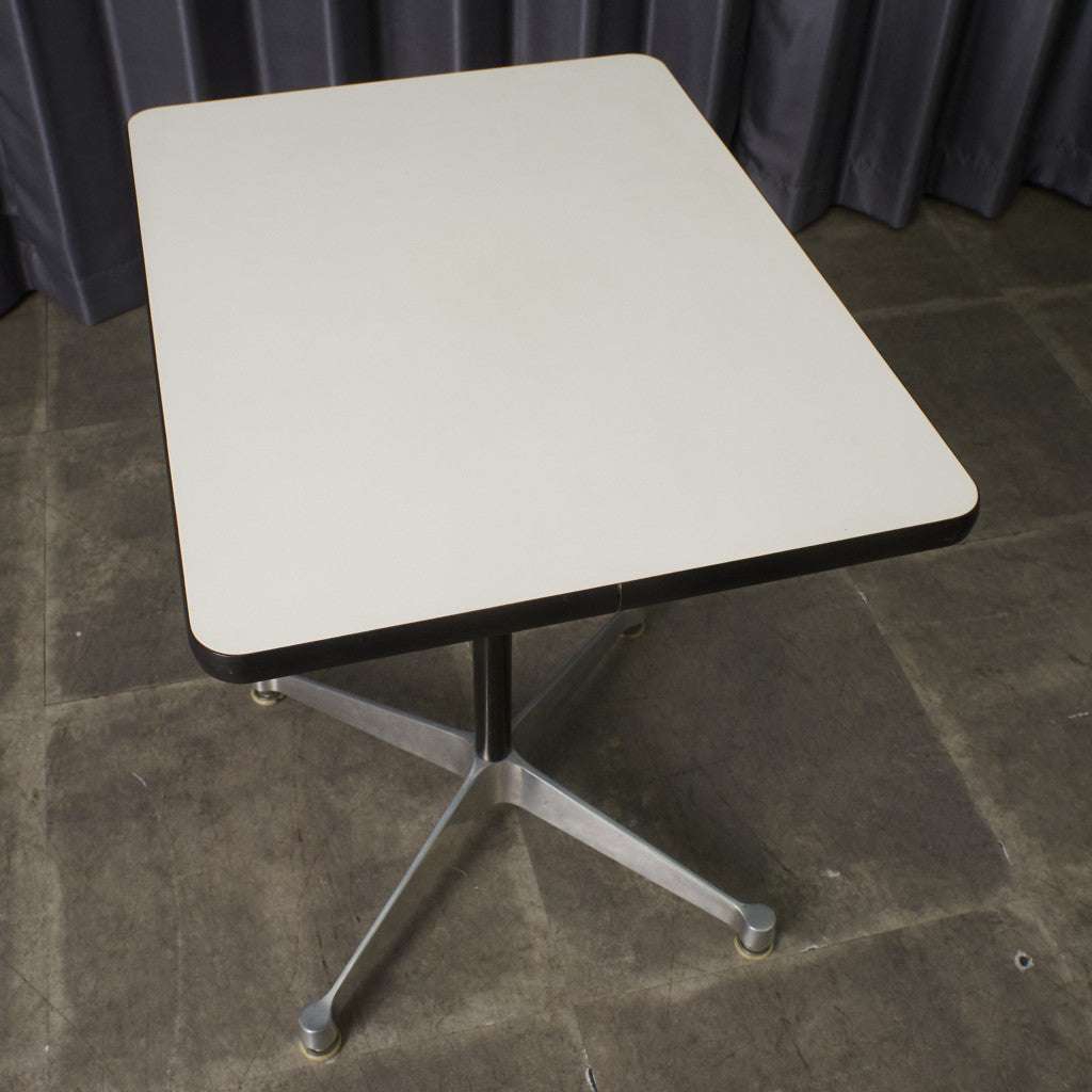 イームズ コントラクトベース テーブル