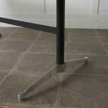 イームズ コントラクトベース ミーティングテーブル