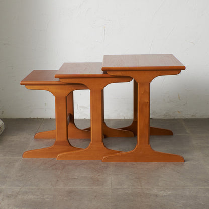 英国ヴィンテージ ネストテーブル