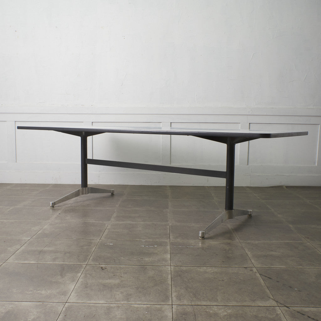 イームズ コントラクトベース ミーティングテーブル – rocca rocca