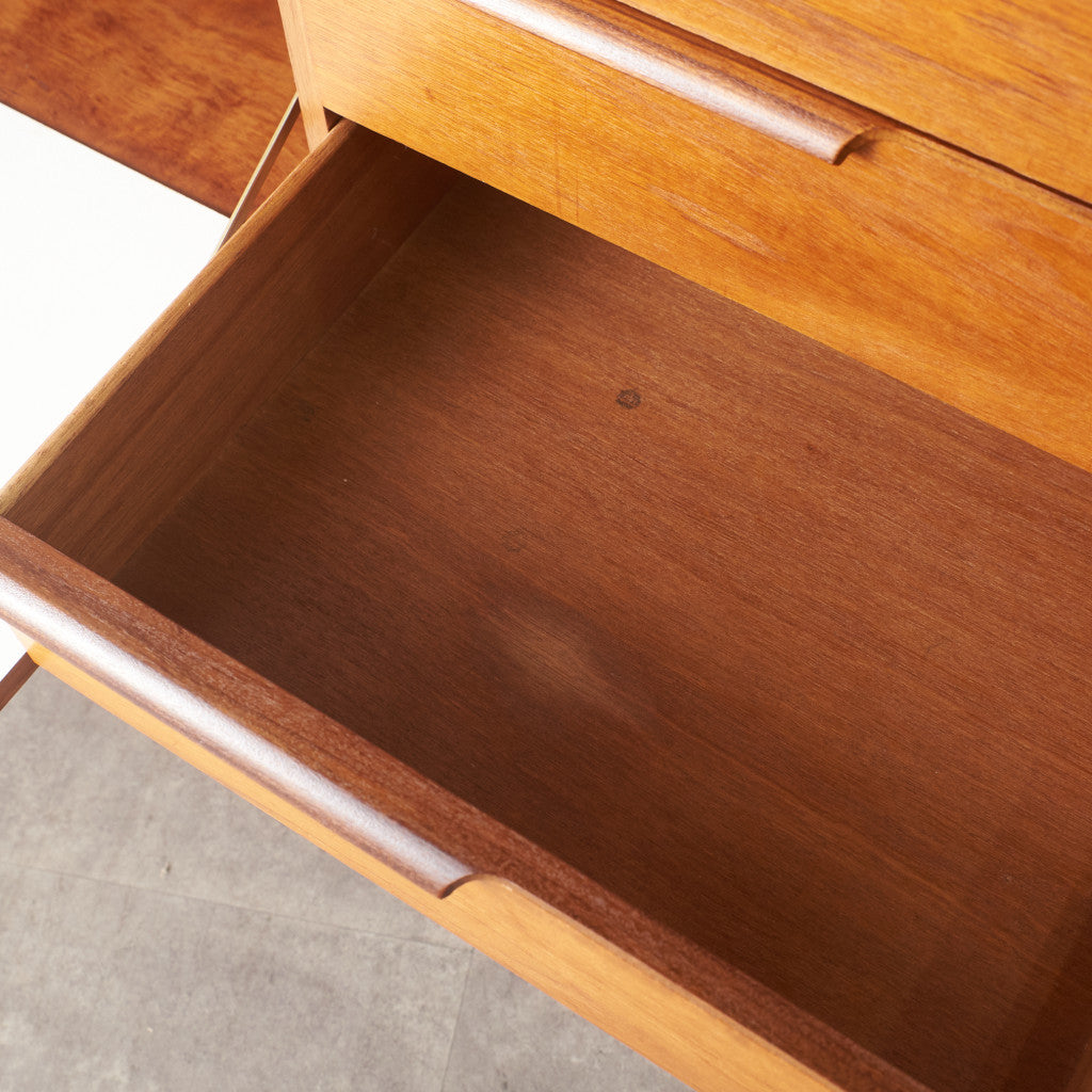 英国ヴィンテージ サイドボード