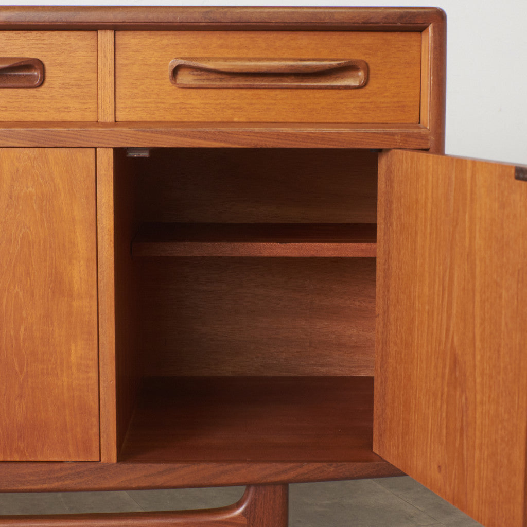 Fresco 脚付きサイドボード (4072)