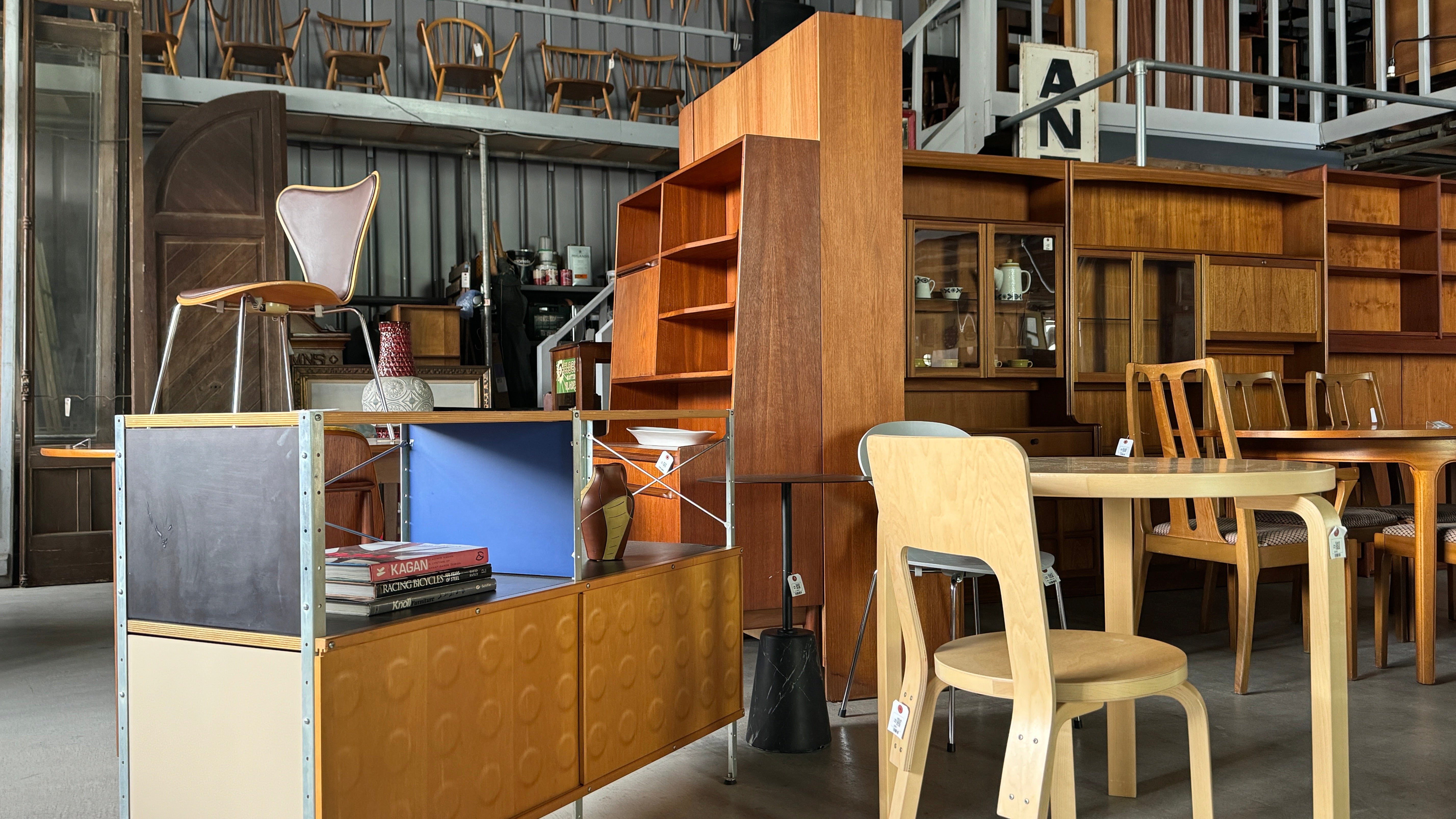 アンティーク家具 マホガニー材のアンティーク家具、美しい大人の書斎机レディデスク(q