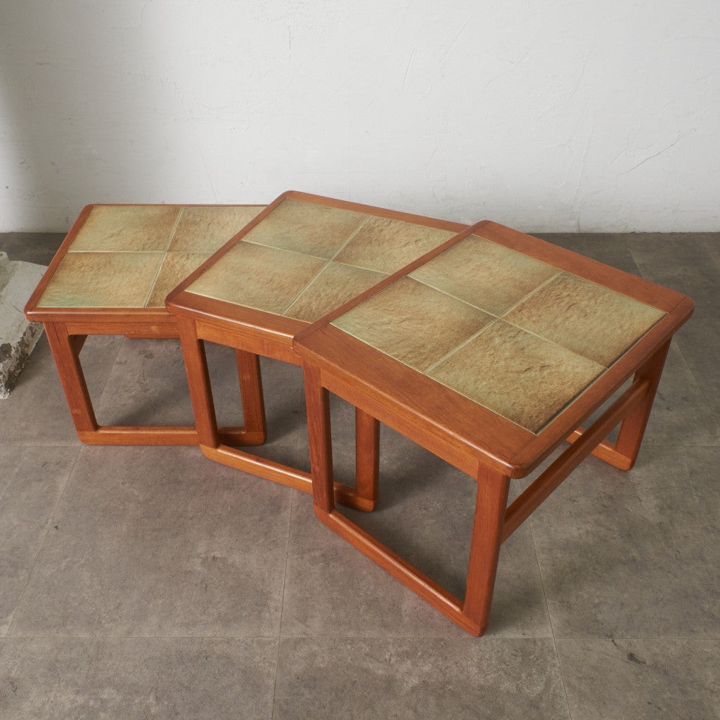 英国ヴィンテージ タイルトップ ネストコーヒーテーブル｜rocca rocca