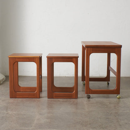 ヴィンテージ 拡張式天板付き ネストテーブル