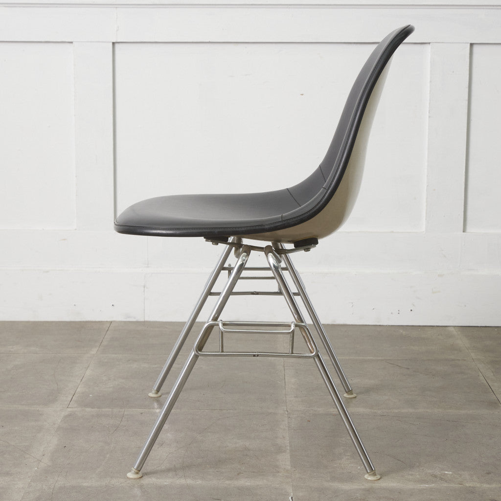 サイドシェルチェア スタッキングベース