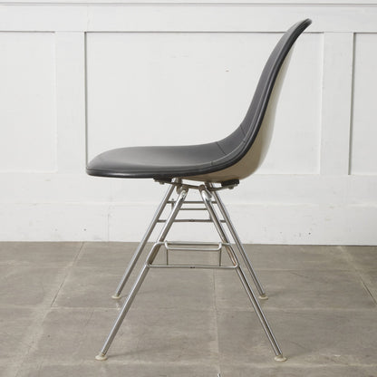 サイドシェルチェア スタッキングベース