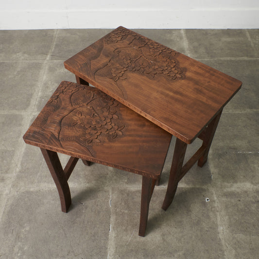 ネストテーブル