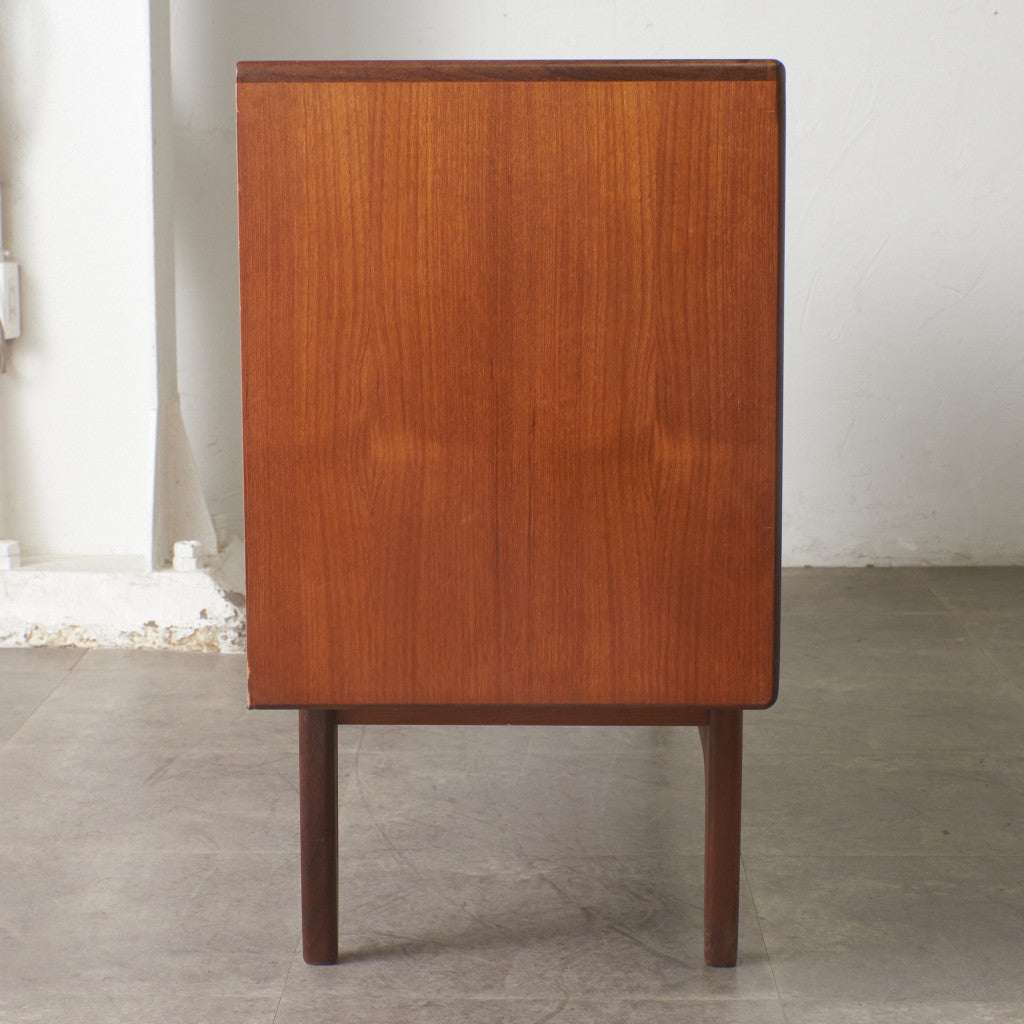 Fresco 脚付きサイドボード (4072)