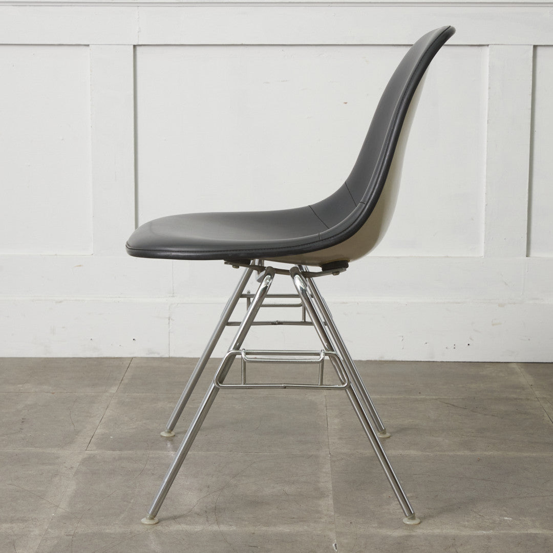 サイドシェルチェア スタッキングベース