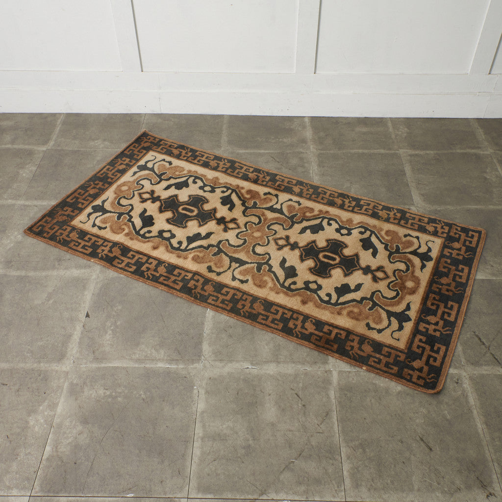 十字唐草 手織り 絨毯