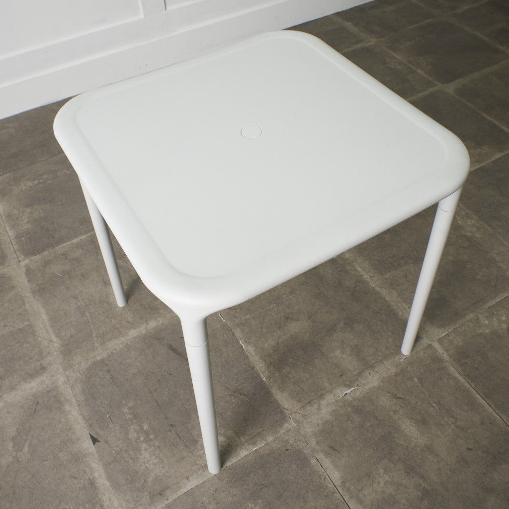 【！送料別！】 未使用品 MAGIS エアテーブル 組立式 スタッキングテーブル AIR-TABLE ガーデン テーブル ジャスパー モリソン 無印良品 マジス 98570 Air-Table/MAGIS｜おしゃれな什器の企画・製造・販売 SHOP COPACK