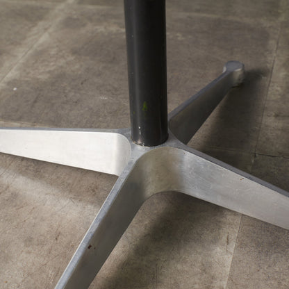 イームズ コントラクトベース ラウンドテーブル