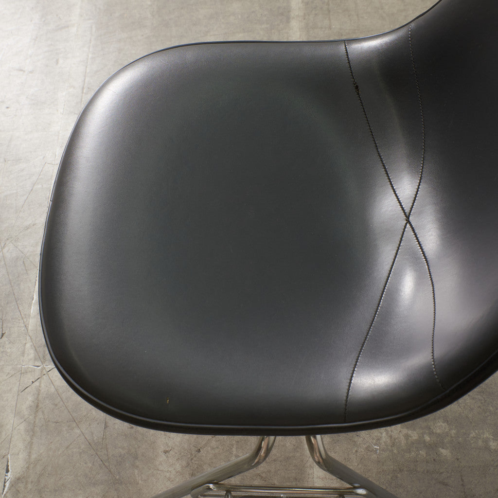 サイドシェルチェア スタッキングベース