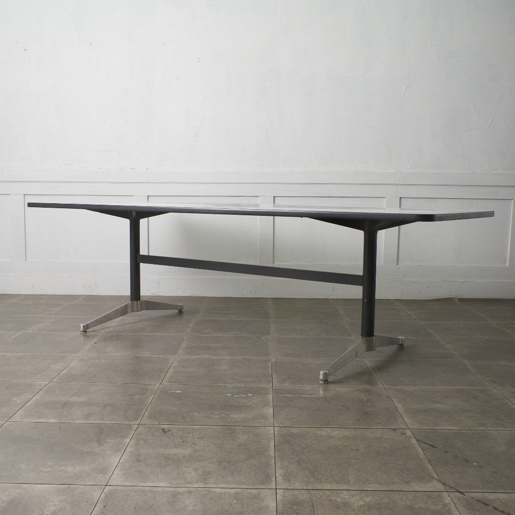 イームズ コントラクトベース ミーティングテーブル