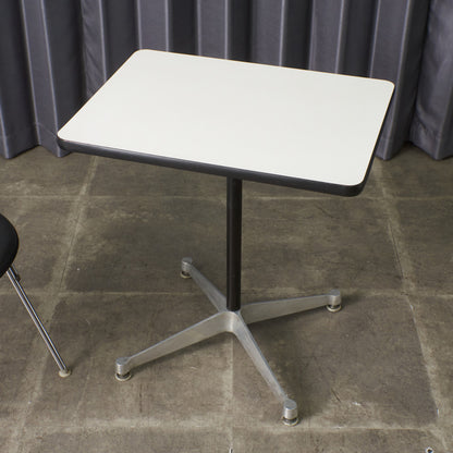 イームズ コントラクトベース テーブル