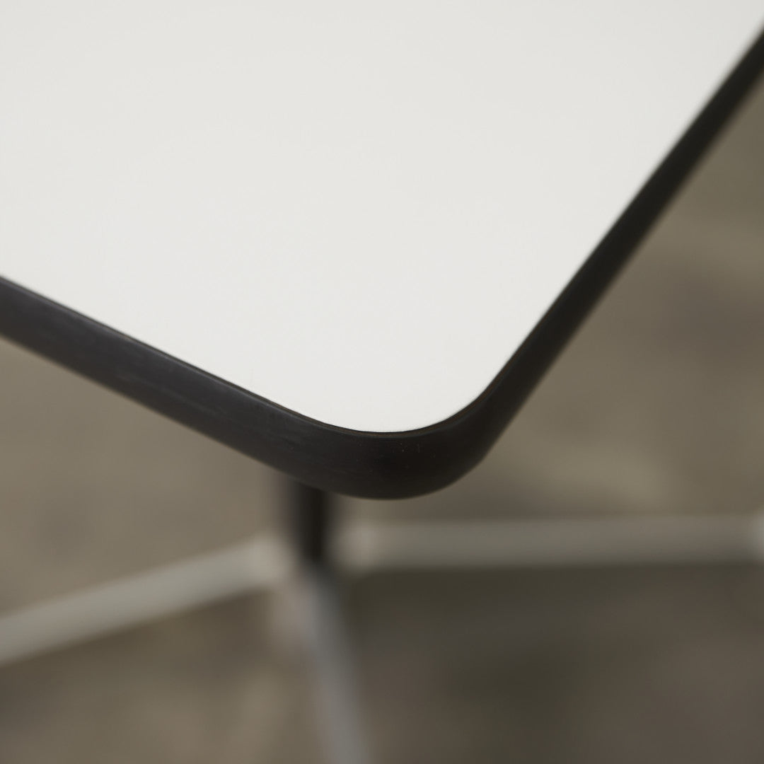 イームズ コントラクトベース テーブル