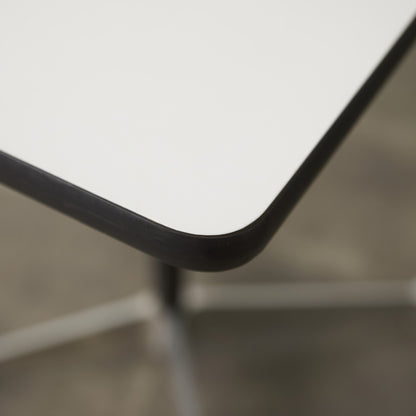 イームズ コントラクトベース テーブル